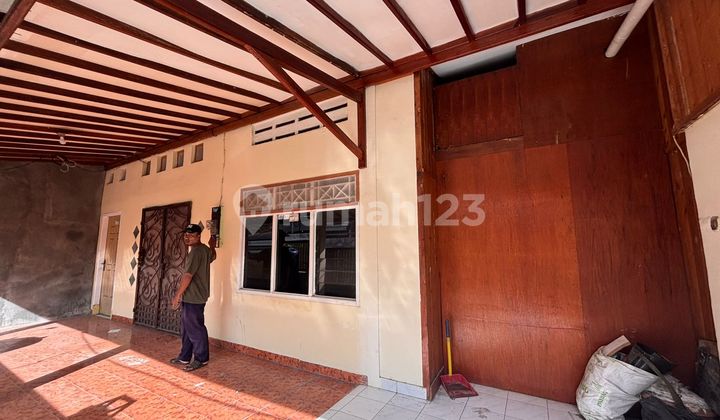 Di sewa rumah di kawasan Tebet jalan 2 mobil Di sewa rumah di kawasan Tebet jalan 2 mobil