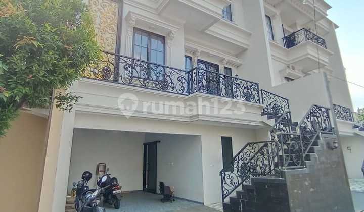 Disewakan Rumah Baru, siap huni cocok utk keluarga besar di Kebagusan Raya 2