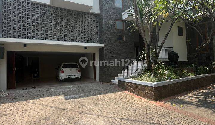 Disewakan Rumah Dalam Kompleks di Kemang 1