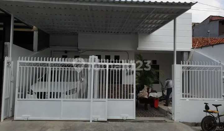 DI SEWA KAN RUMAH LUAS  COCOK BUAT KANTOR DALEM KOMPLEK PEJATEN BARAT