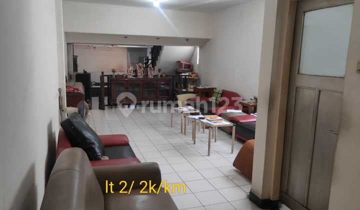Disewakan/dijual Ruko Strategis di Gajah mada raya 2