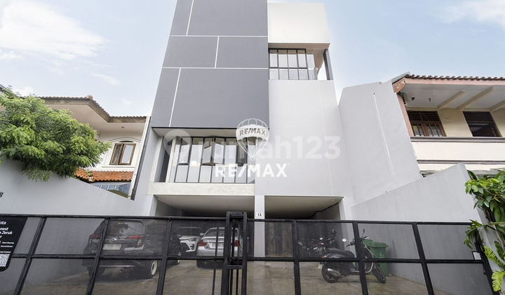 For Sale: 5-Story Boarding House with a Super Strategic Location, Just a 5-Minute Walk to Binus University. 1