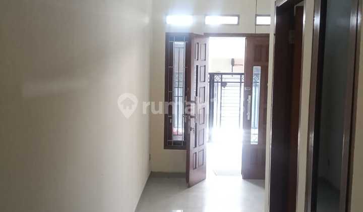 For Rent, Residence-Only House in Pejaten Barat Area, Within the Complex 2