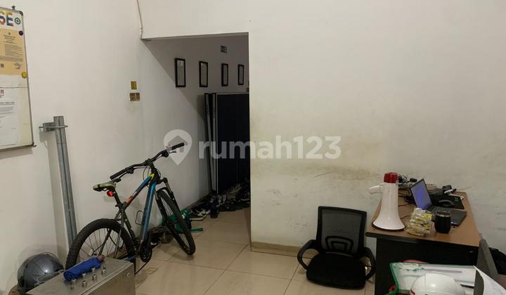 Rumah luas siap huni disewakan di mainroad Rawamangun 2