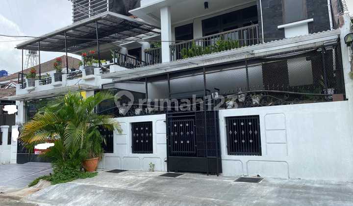 Dijual Rumah 2 1/2 Lantai Kayu Putih