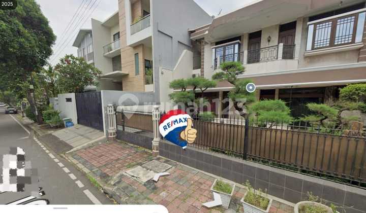 Quick Sale Luxury House in Kramat, Central Jakarta 1