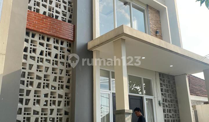 Disewakan Rumah di Jalan Benda Kemang, untuk Rumah Huni atau Kantor, Parkir Luas