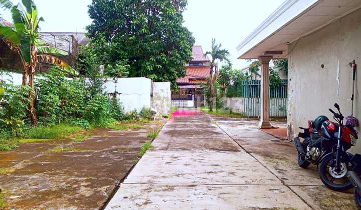 Disewakan Rumah Perlu Direnovasi Kondisi Apa Adanya dengan Halaman Sangat Luas Kawasan Psr Minggu Jak-Sel 2