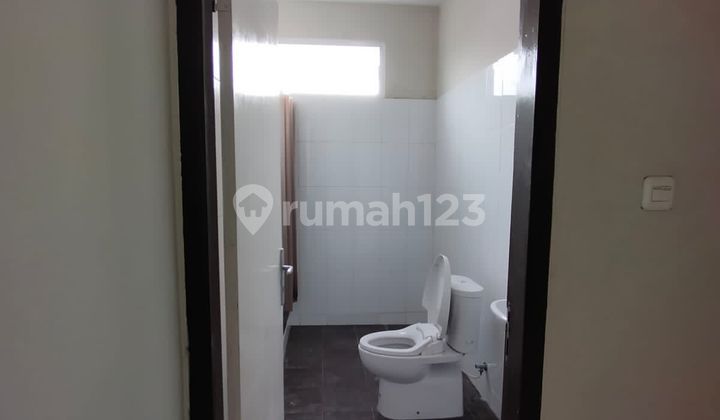 Disewakan Rumah di Jalan Benda Kemang, untuk Rumah Huni atau Kantor, Parkir Luas 2