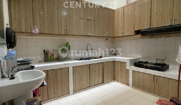 Rumah Minimalis 3 Lantai Dalam Komplekdi Kebun Jeruk 2