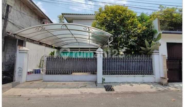 Rumah Mampang Prapatan Ada Mini Poll  