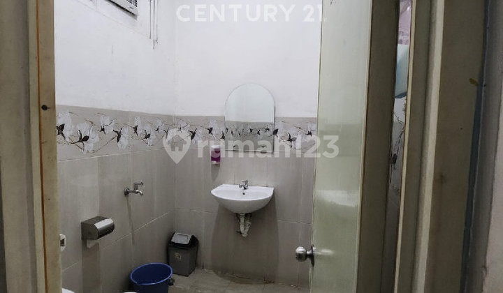 Affordable 3-Story Shophouse Near NJOP Price in Pinangsia, Jakarta 2