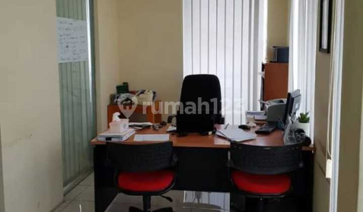 For Sale 3.5-Story Shophouse in a Strategic Location in Buaran, East Jakarta 2