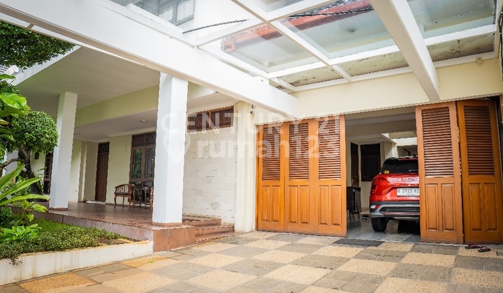 RUMAH OLD MONEY YANG NYAMAN DAN ASRI DI KAYU PUTIH RAWAMANGUN