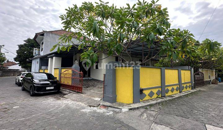 Nice Unfurnished Rented House in Dukuh Sari, Sesetan 1