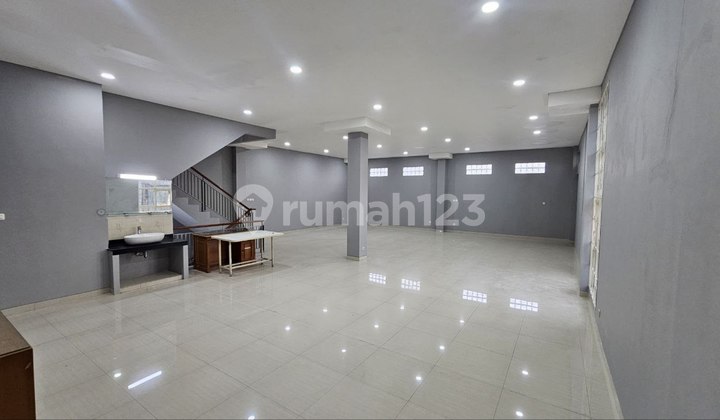 For Rent: 2-Story Shop House in Central Lembang ½. 2