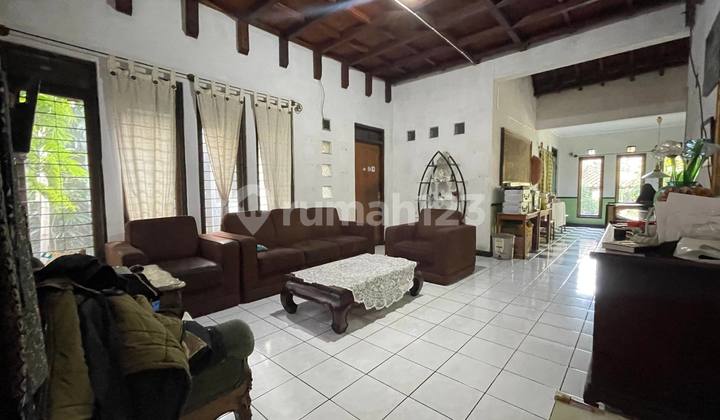 Dijual Rumah Luas, Lokasi Strategis 2 Muka Daerah Dakota