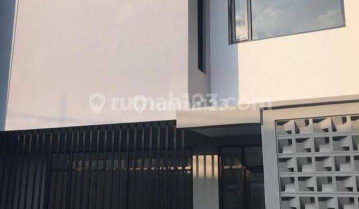 Ruko cantik lokasi strategis siap pakai di Cipedes,Bandung 1