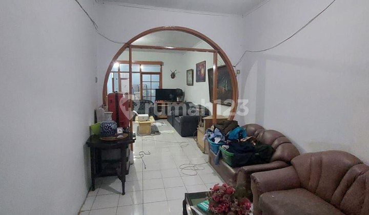 Quick sale: Comfortable, move-in ready house on Mainroad Padalarang. 1