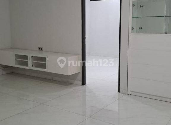 Rumah Minimalis 2,5 Lantai super nyaman di Sayap Sudirman 2