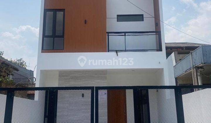 Turun Harga! Rumah baru Scandinavia Style Fasad di Sayap BKR 1