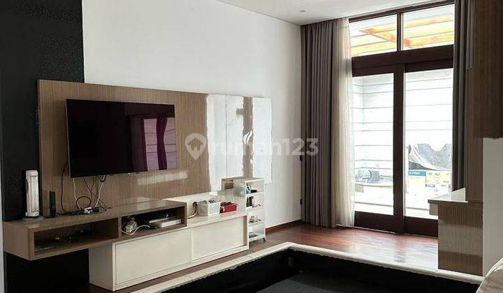 Rumah premium full furnished di Sayap Riau, Bandung 1