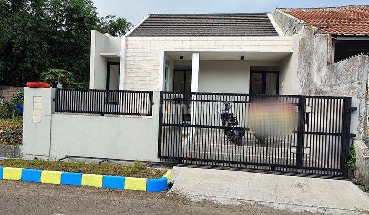 Rumah asri terawat siap huni di Taman Holis Indah 1 1