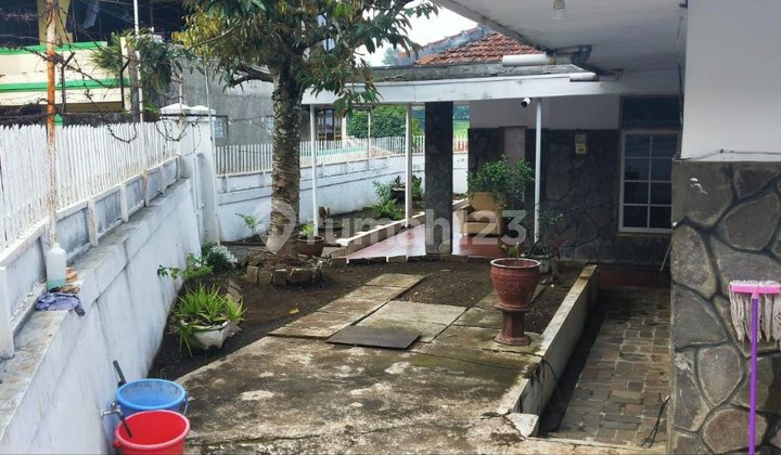 Jual Rumah Klasik Terawat Cocok Utk Cafe / Villa di Sayap Jl. Cigadung Raya Barat - Dago