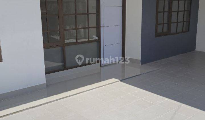 Rumah Full Renovasi Di Mainroad Taman Kopo Indah 2 1