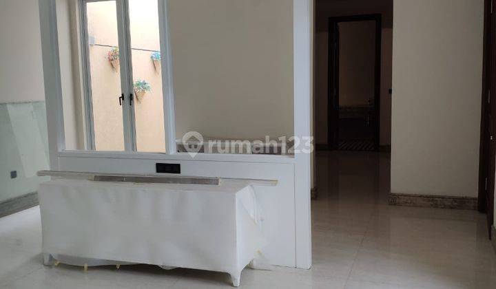 Rumah di Graha Family,  Pakuwon Surabaya Baru Utara