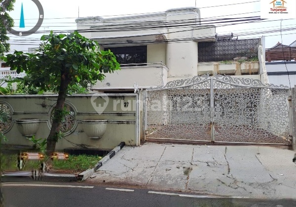 Retro-Style 2-Story House in Pulo Gadung Subdistrict, East Jakarta Retro-Style 2-Story House in Pulo Gadung Subdistrict, East Jakarta