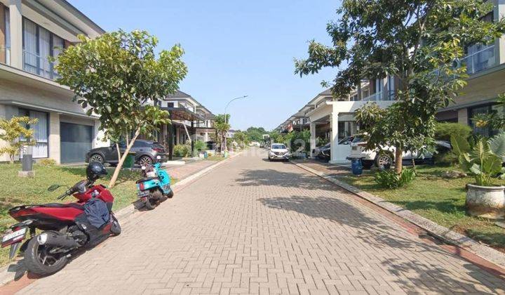 Rumah 2lt, Luas 240m², Di Kota Wisata 2