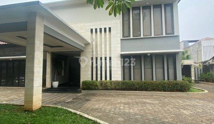 Rumah Cantik Tanah Luas +/- 1.300m Strategis Dan Ada Kolam Renang 2