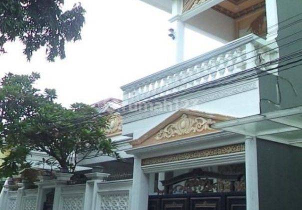 Rumah 2 Lantai Ada Kolam Renang Murah Dan Strategis 2