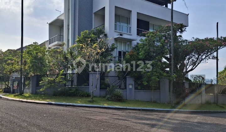 Rumah 4 Lantai Murah Strategis di Imperial Golf Estate Sentul City. Rumah 4 Lantai Murah Strategis di Imperial Golf Estate Sentul City.