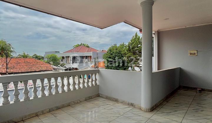 Disewakan Rumah Lokasi Strategis Cocok untuk Kantor Siap Huni 2