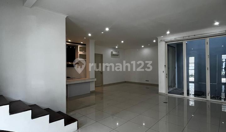 Disewakan Rumah Cocok untuk Hunian Dalam Cluster Area Kemang 2