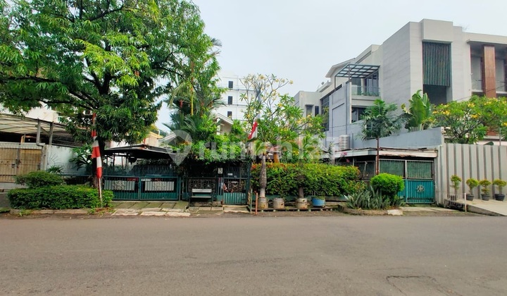 Rumah Di Pinggir Jalan Cocok Untuk Lapangan Padel 2
