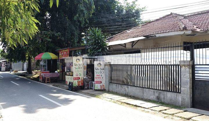 Dijual Rumah Dengan Taman Luas Lokasi Pinggir Jalan di Bintaro Jaksel 2