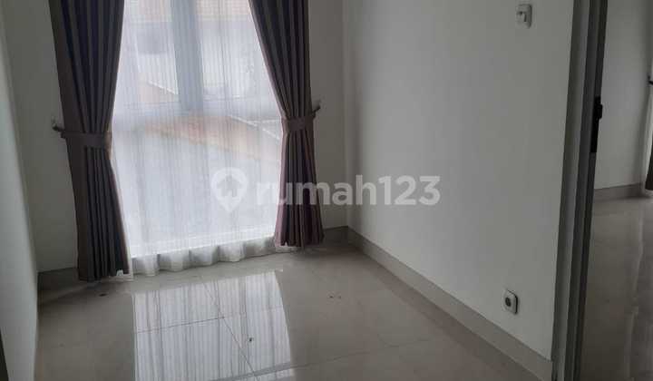 Hotsale! Ready-to-Occupy Cluster House Near Al Azhar School and P Ranji Station, Bintaro Sector 4. 2