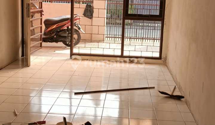 Rumah Strategis Dekat ke Pusat Perbelanjaan di Taman Kopo Indah 2 2