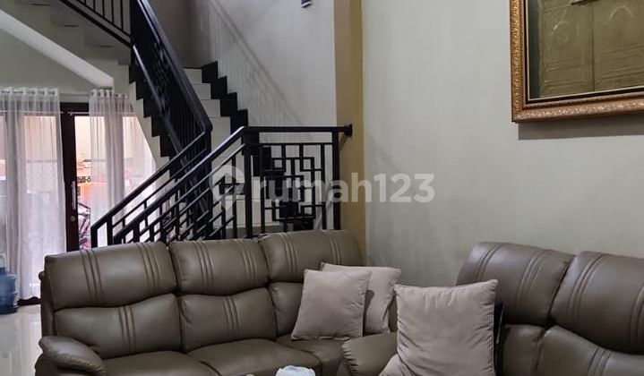 Rumah 2 Lantai Lokasi Strategis dan Terawat di Kembar 1