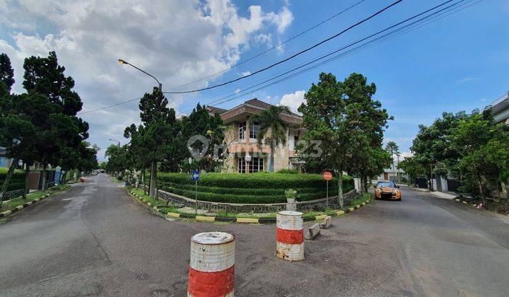 Rumah Gede Banget Bagus Terawat di Taman Surya 1