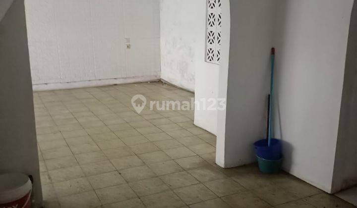 Rumah Luas Ada Banyak Kamar Cocok Dijadikan Kost di Regol 2