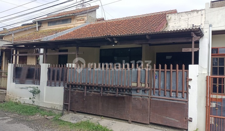 Rumah Dekat ke Tol dan Pusat Perbelanjaan di Taman Kopo Indah 1 Rumah Dekat ke Tol dan Pusat Perbelanjaan di Taman Kopo Indah 1