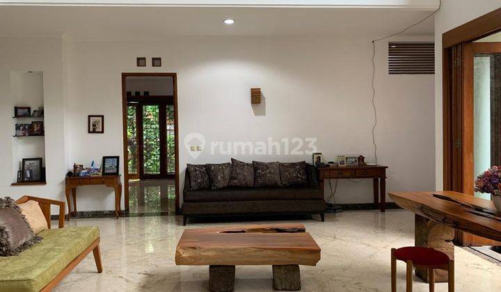 Rumah Megah Posisi Hook Ada Taman Juga di Batununggal 2