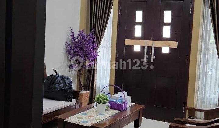 Rumah 2 Lantai Lokasi Strategis dan Terawat di Kembar 2