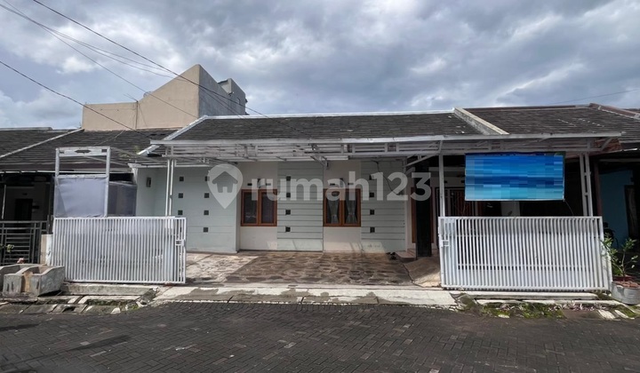 Spacious House in a Cool, Comfortable Area to Live in Garut