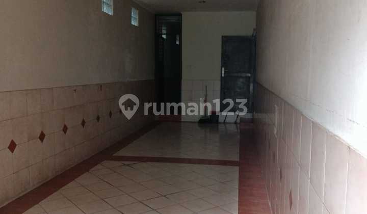 Nice and Spacious House in a Busy Central City Location on Pungkur. 2