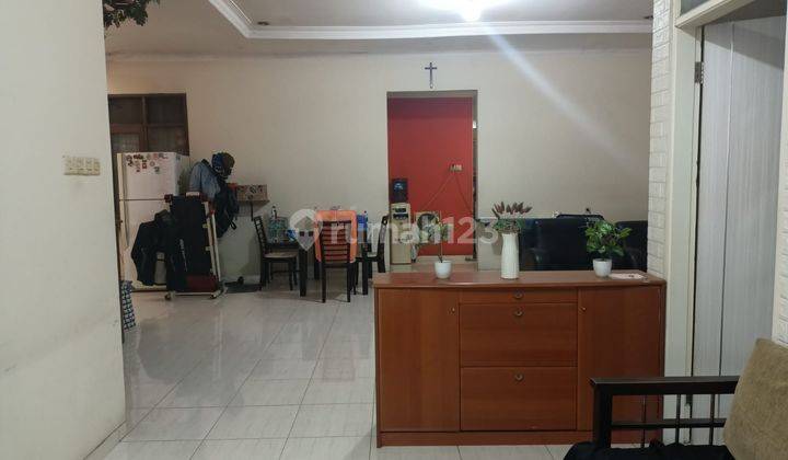 Rumah Bagus Terawat di Taman Holis Indah 1 2